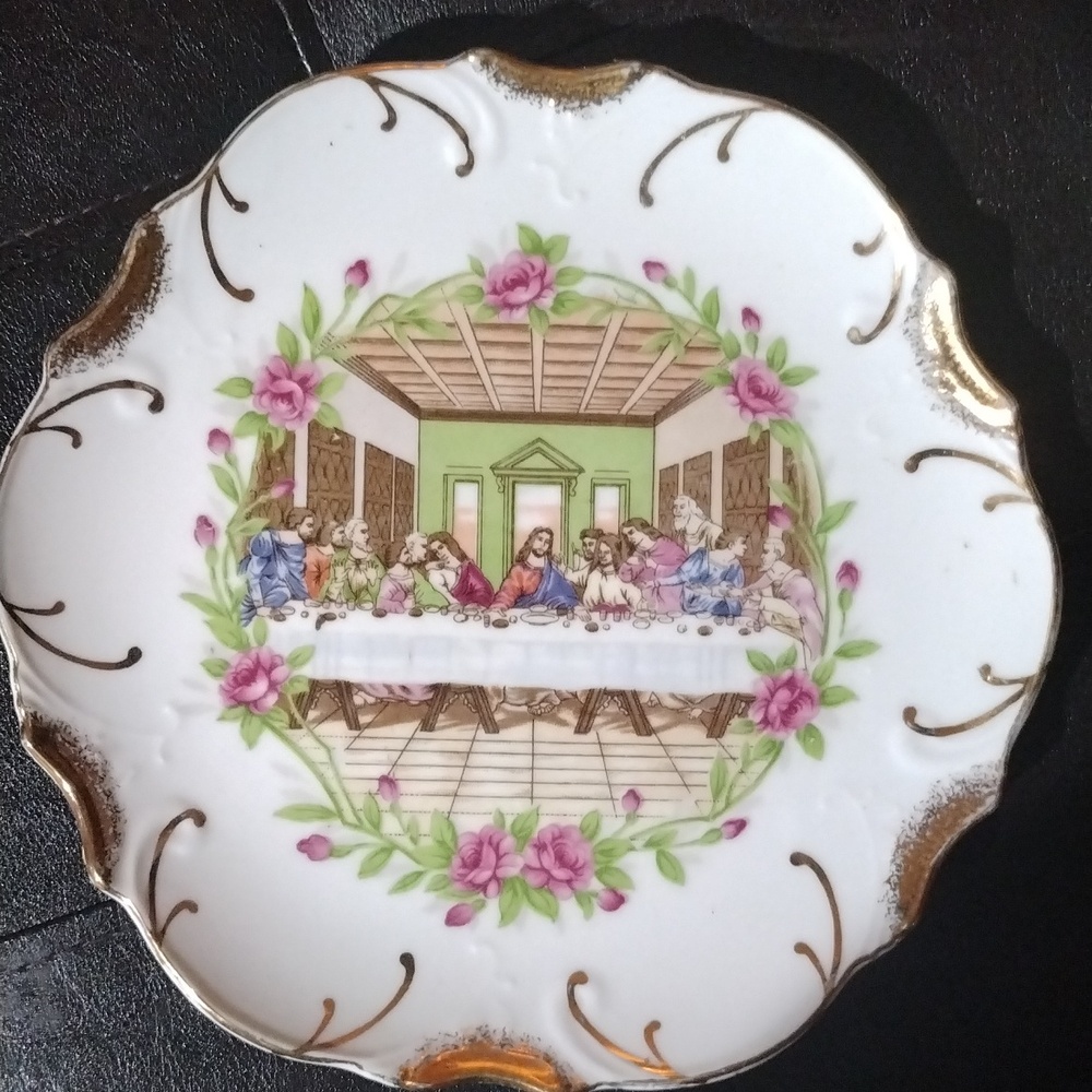 Vintage porcelain Lord's last supper trimmed in 18 karat gold